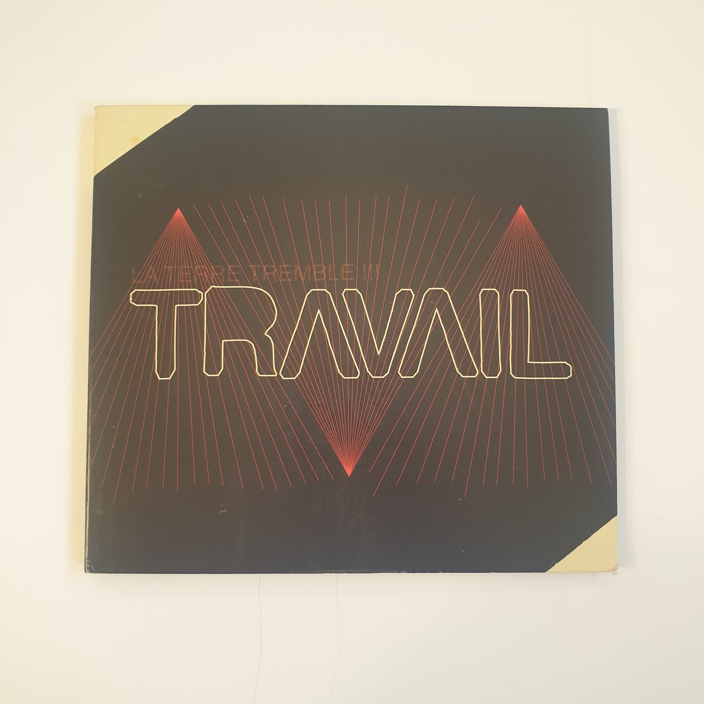 LA TERRE TREMBLE !!! - Travail