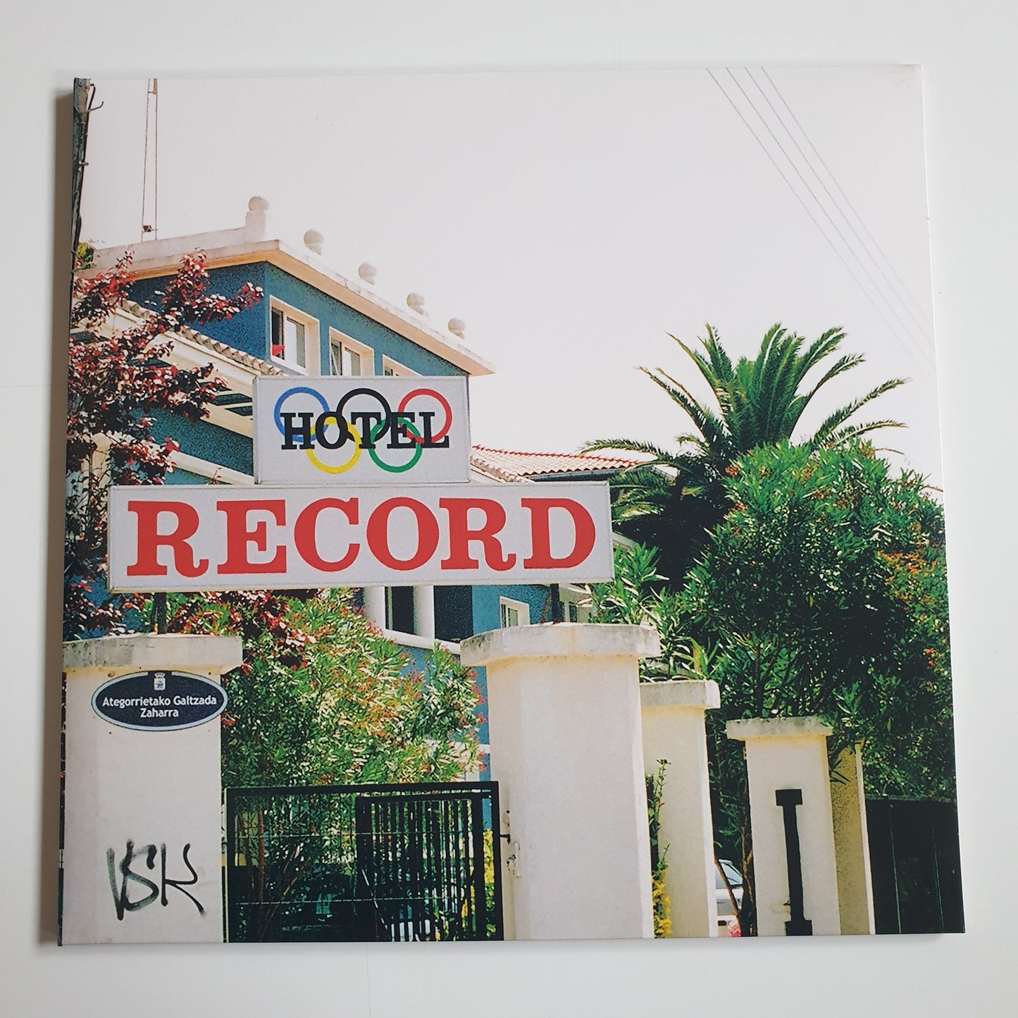 CRYS COLE & OREN AMBARCHI - Hotel Record