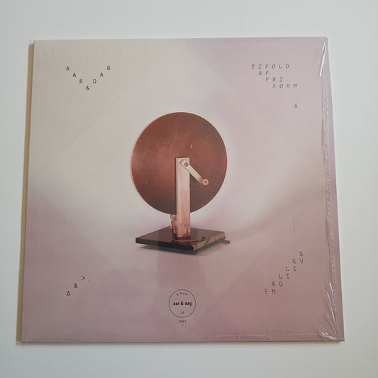 AAR & DAG - Tifold Af Fri Form og Fælles Motiv