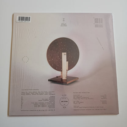 AAR & DAG - Tifold Af Fri Form og Fælles Motiv
